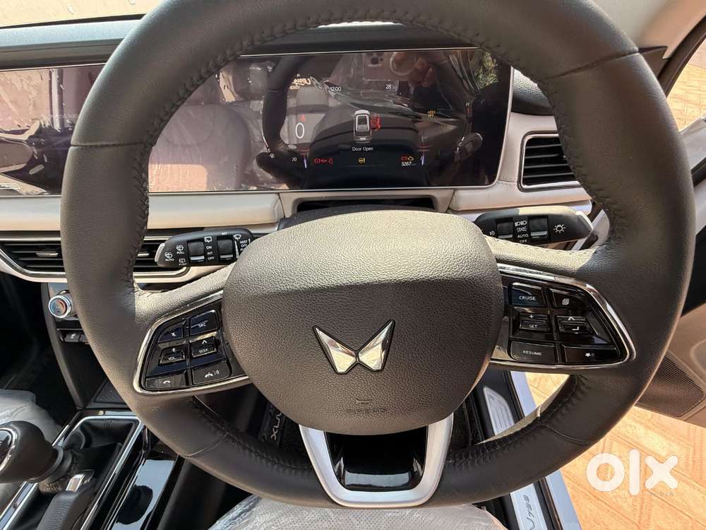 Mahindra Xuv700 2.2 Ax 7 Diesel Mt Str, 2025, Diesel