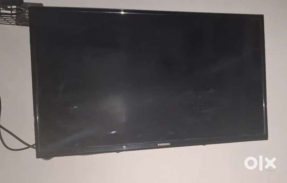 32 inch led with dish tv system ok Condition