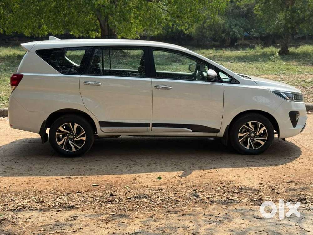 Toyota Innova Crysta 2.7 V, 2022, Petrol