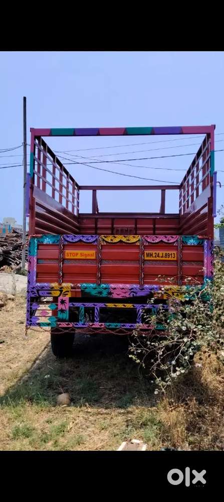 गाड़ी कंडीशन में सब अच्छी है टायर बटन है