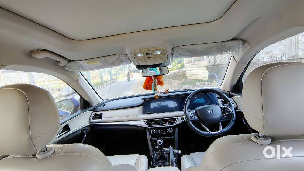 Mahindra Xuv700 2022 Ax7 Petrol 17100 Km Driven