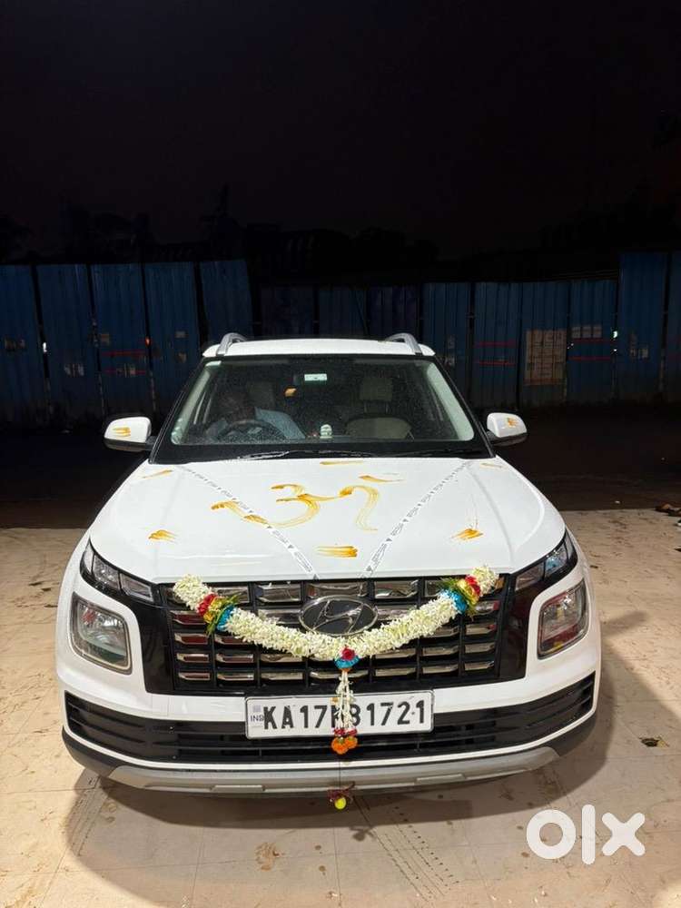 Hyundai Venue 2022 Petrol Well Maintained