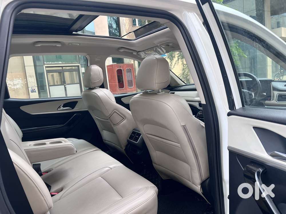 Mahindra Xuv700 2.0 Ax 7 Petrol Mt Str, 2022, Petrol