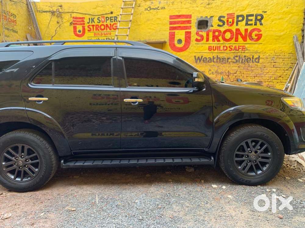 Toyota Fortuner Diesel Manual 2014 Year Scratchless With All Records.