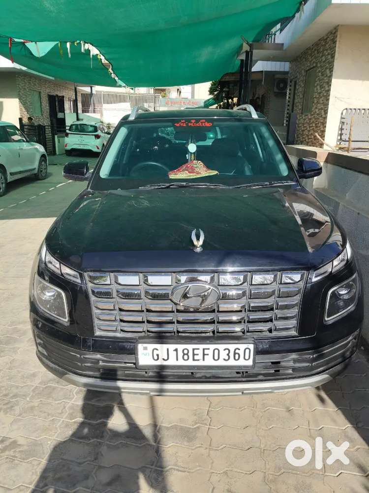 Hyundai Venue 2025 Petrol Well Maintained