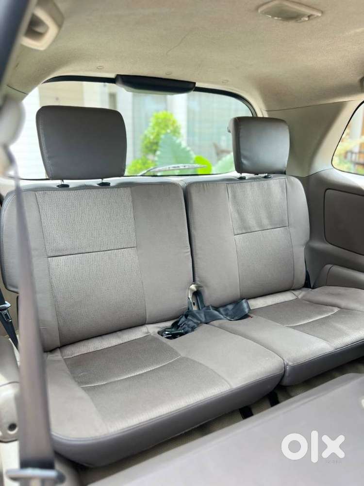 Toyota Innova 2.5 G (diesel) 8 Seater Bs Iv, 2015, Diesel