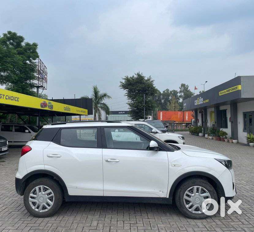 Mahindra Xuv300 1.2 W6 Amt Petrol, 2023, Petrol
