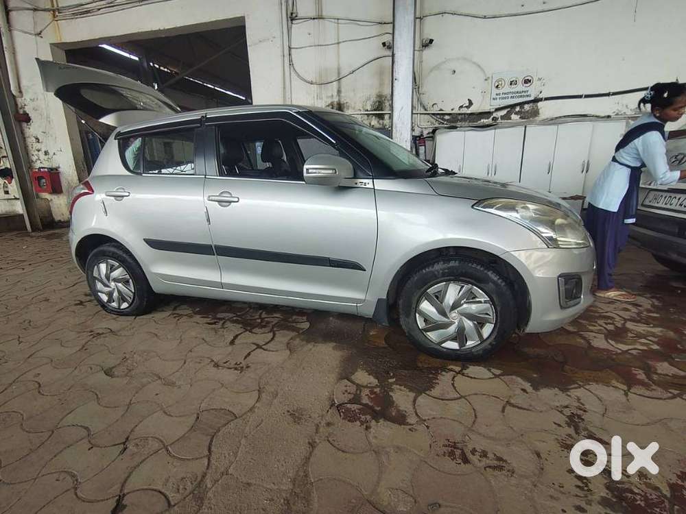 Maruti Suzuki Swift Vxi 1.2 Abs Bs-iv, 2016, Petrol