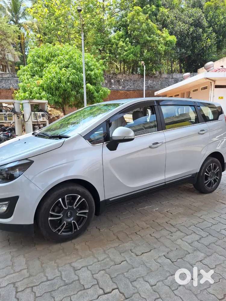 Mahindra Marazzo M6 Plus Full Option Low Kms