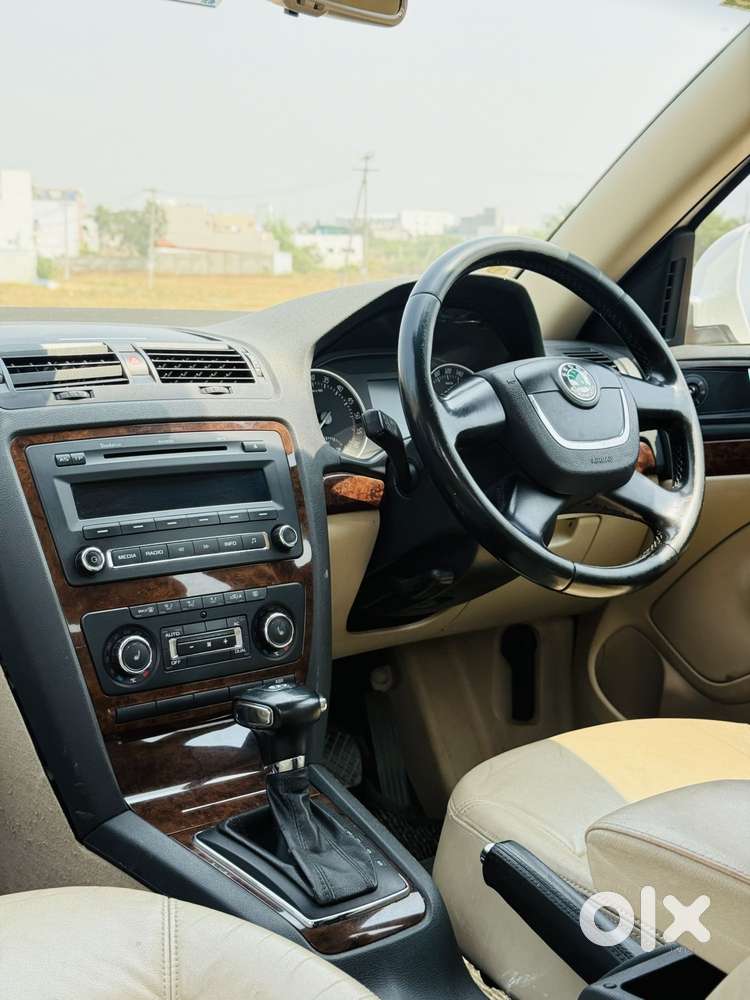 Skoda Laura Elegance 2.0 Tdi Cr At, 2012, Diesel