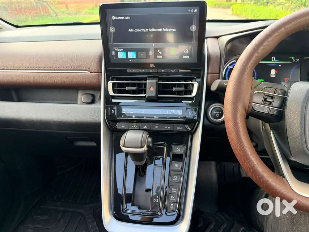 Toyota Innova Hycross 2.0 Zx (o) Hybrid 7 Str, 2025, Petrol