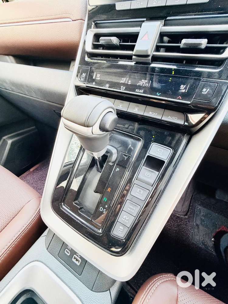 Toyota Innova Hycross 2.0 Zx Hybrid 7 Str, 2025, Petrol