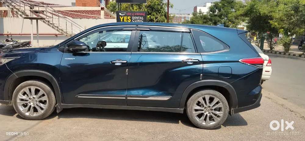 Toyota Innova Hycross 2024