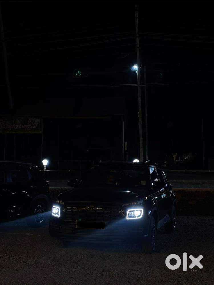 Hyundai Venue Knight Edition 2023 Petrol Well Maintained
