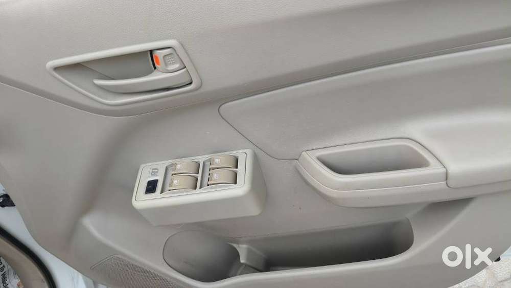 Maruti Suzuki Swift Dzire Lxi Option, 2017, Cng & Hybrids