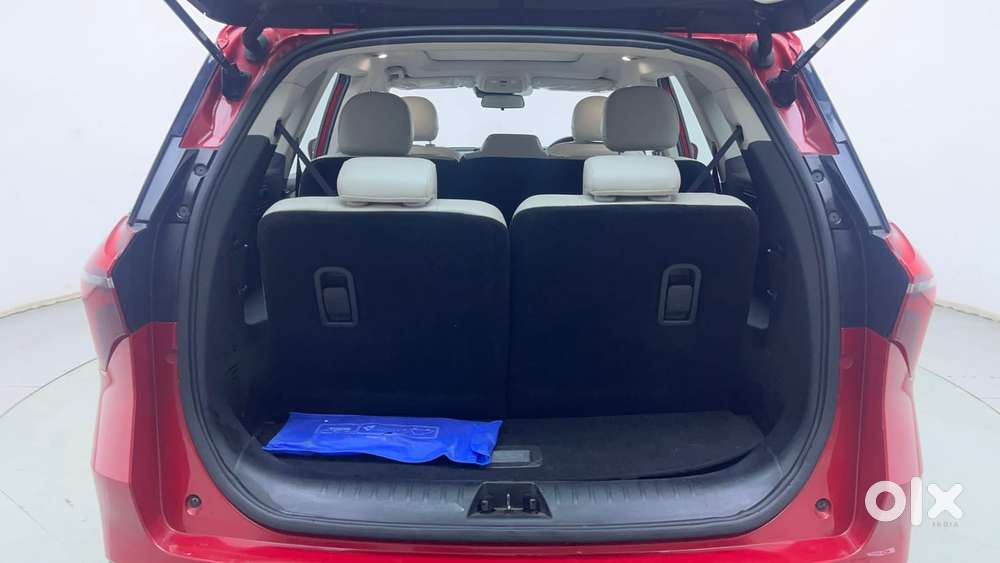 Mahindra Xuv700 2.0 Ax 7 Petrol At Str, 2024, Petrol