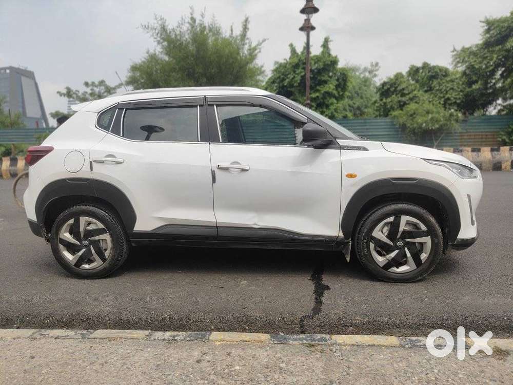 Nissan Magnite 1.0 Xv Premium, 2022, Petrol