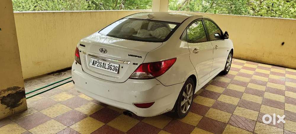 Hyundai Verna 2011 Crdi Manual