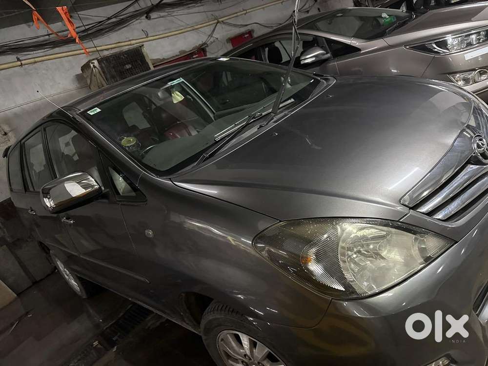 Toyota Innova 2011 Diesel 180000 Km Driven