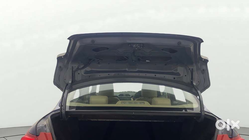 Maruti Suzuki Swift Dzire Amt Zxi, 2017, Petrol