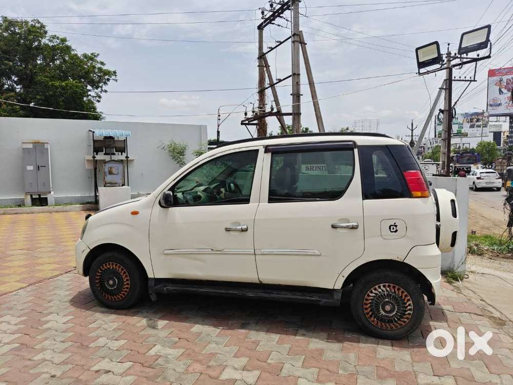 Mahindra Quanto C4 2015