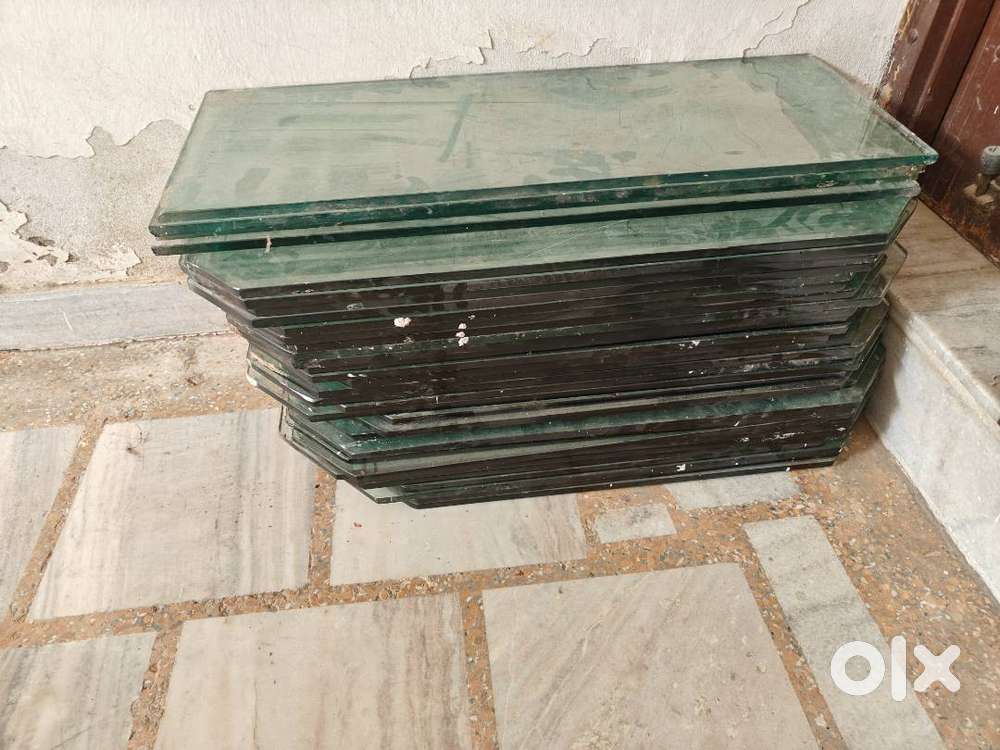 Showroom purpose shelf glass