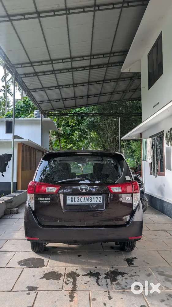 Innova Crysta 2.4 V Manual