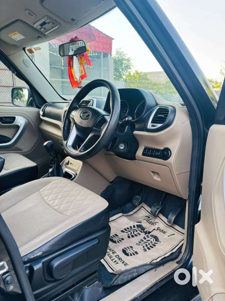 Mahindra Tuv 300 T10, 2019, Diesel