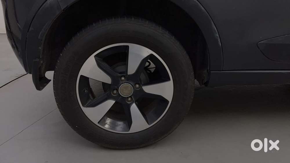 Tata Nexon 1.2 Revotron Xza Plus (l), 2019, Petrol