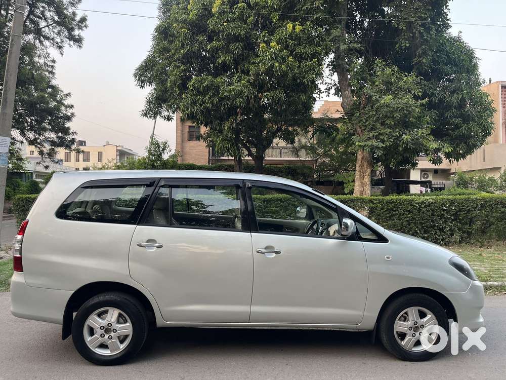Toyota Innova 2004-2011 2.5 V Diesel 8-seater, 2008, Diesel