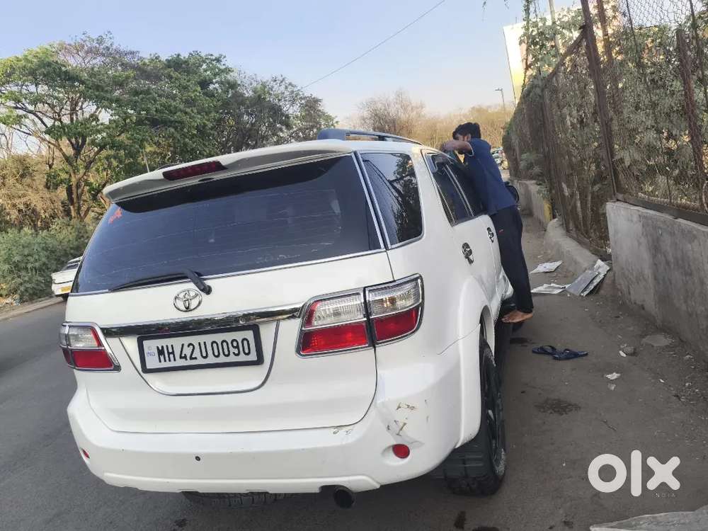 Toyota Fortuner 2011