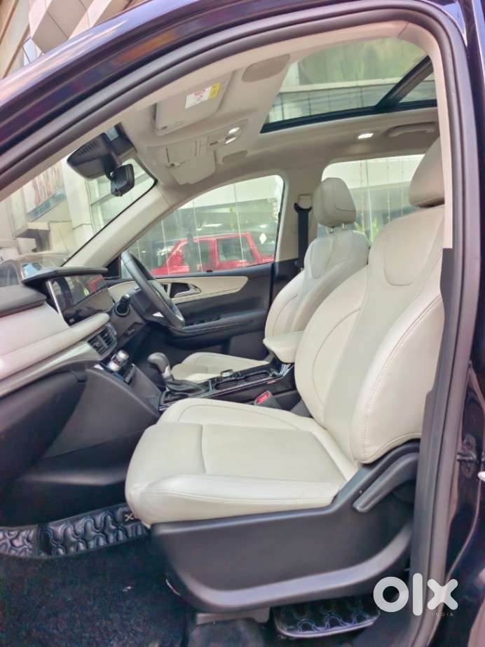 Mahindra Xuv700 2.2 Ax 7 Diesel At Luxury Pack Str, 2024, Diesel