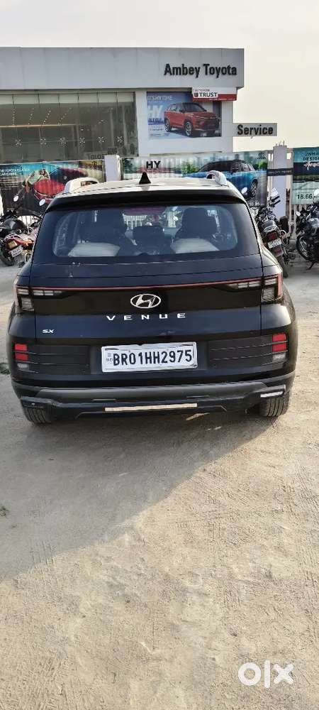 Hyundai Venue 2023 Petrol 20000 Km Driven