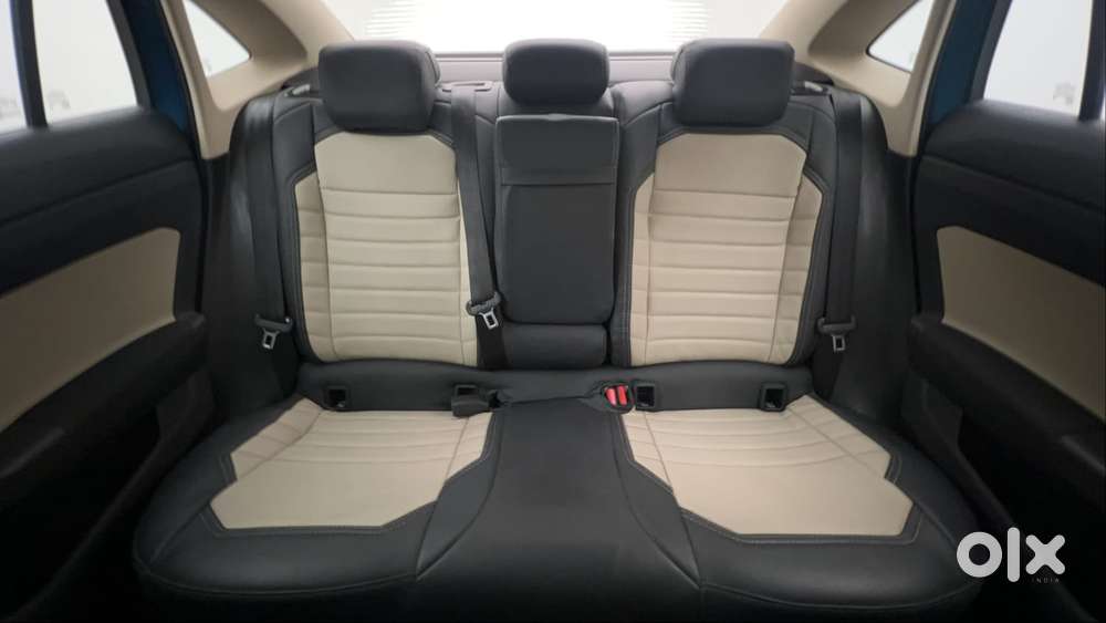 Skoda Slavia Ambition 1.0l Tsi At, 2022, Petrol