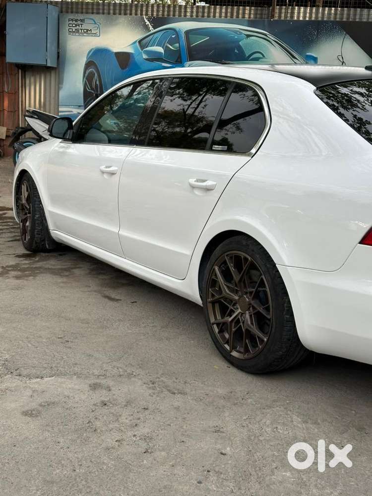 Skoda Superb 2010 Petrol 75000 Km Driven