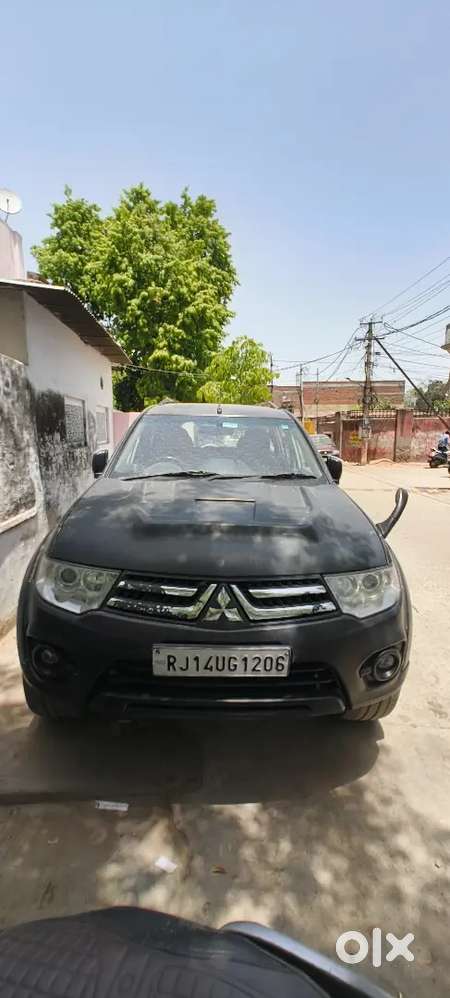 Mitsubishi Pajero Sport 2015 Diesel Well Maintained