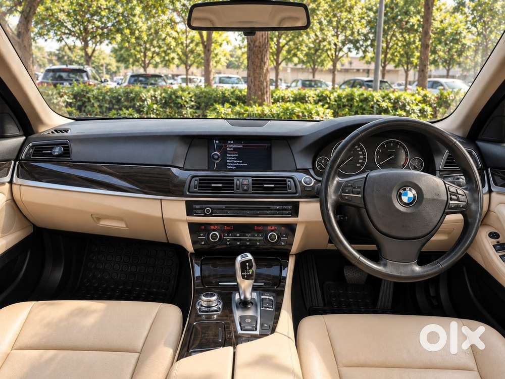 2011 Bmw 5 Series 523i Sports Petrol Mh12 Vip