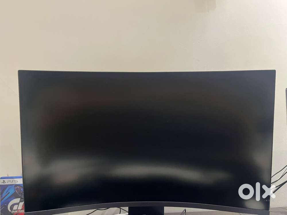 LG UltraGear 32GS60QC-32-inch Gaming Monitor for Sale.