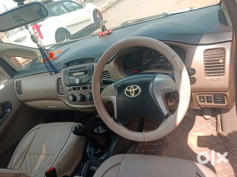 Toyota Innova 2.5 G (diesel) 8 Seater Bs Iv, 2015, Diesel