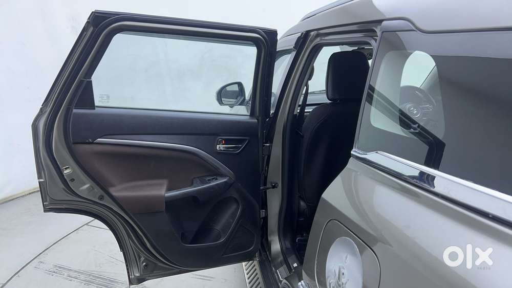 Maruti Suzuki Brezza 1.5 Zxi At Smart Hybrid Dual Tone, 2023, Petrol