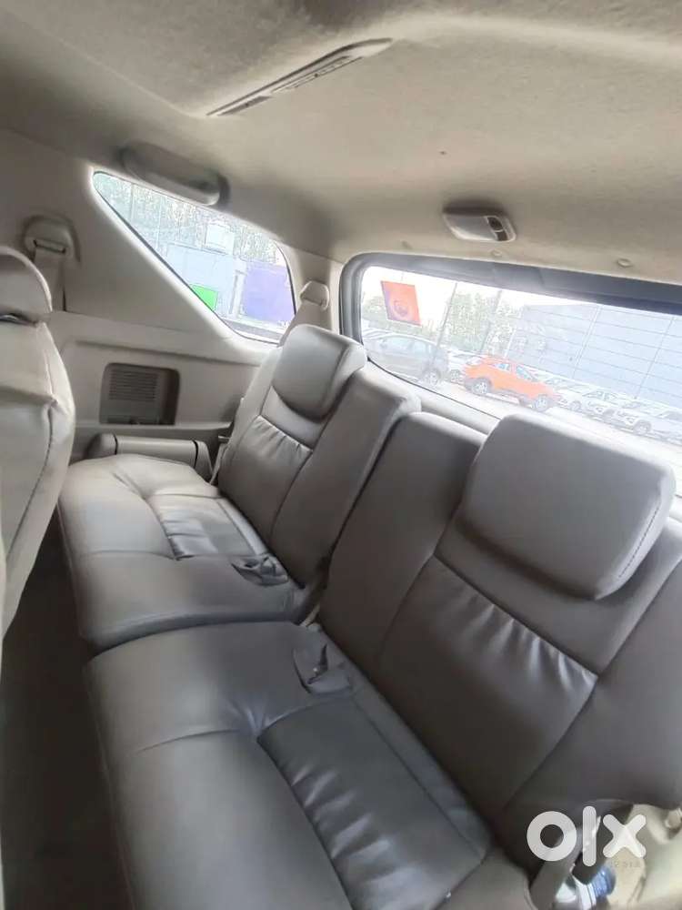 Toyota Fortuner 4x4 Manual (2011). Strong Engine, Excellent Road Pres