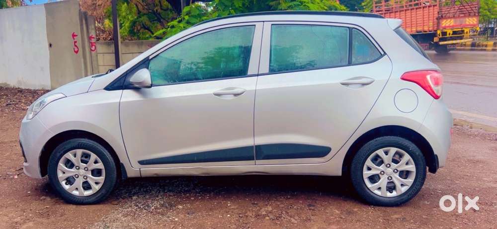 Hyundai Grand I10 At Sportz, 2016, Petrol