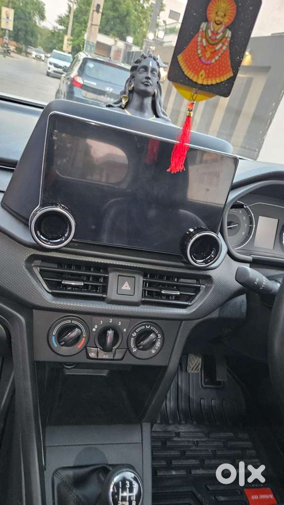 Maruti Suzuki Brezza 1.5 Lxi Smart Hybrid, 2024, Petrol