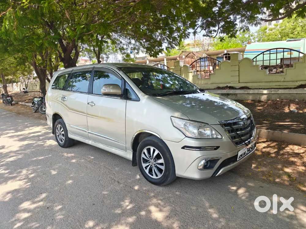 Toyota Innova 2015 Diesel 180000 Km Driven