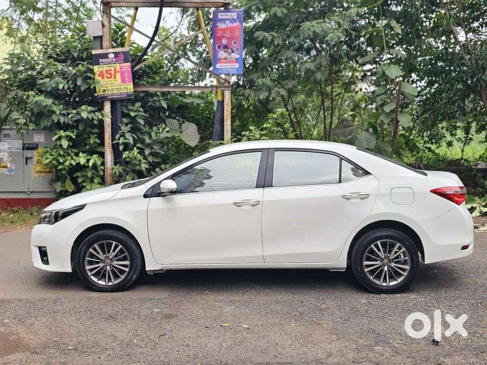 Toyota Corolla Altis Facelift, 2016, Petrol