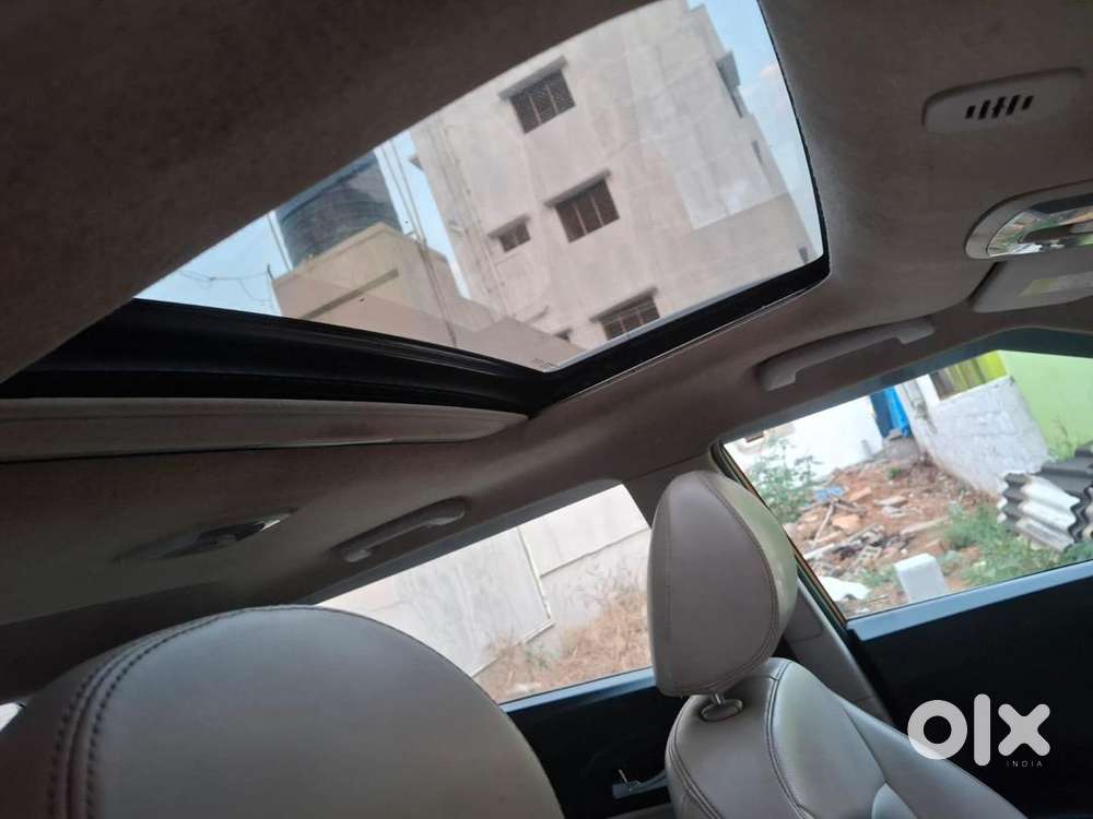 Showroom Condition Sunroof Xuv300