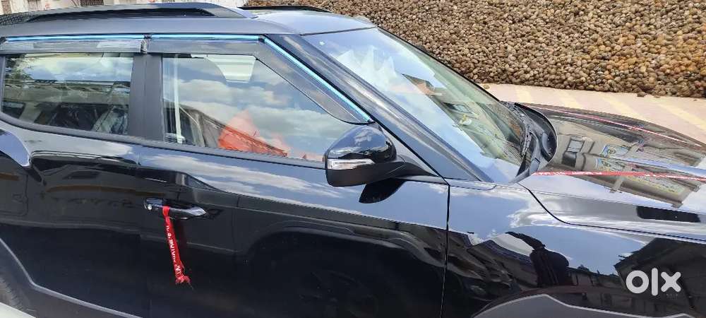 Mahindra Xuv 3xo 2025 Petrol Well Maintained