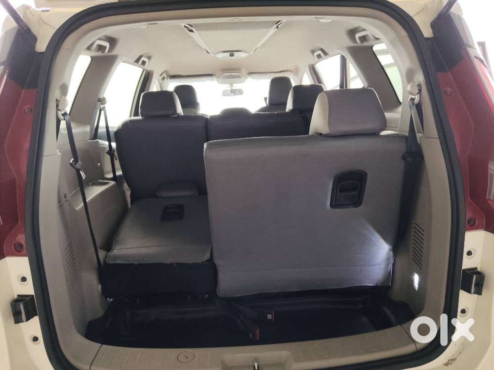 Mahindra Marazzo M6 2019 (pearl White)
