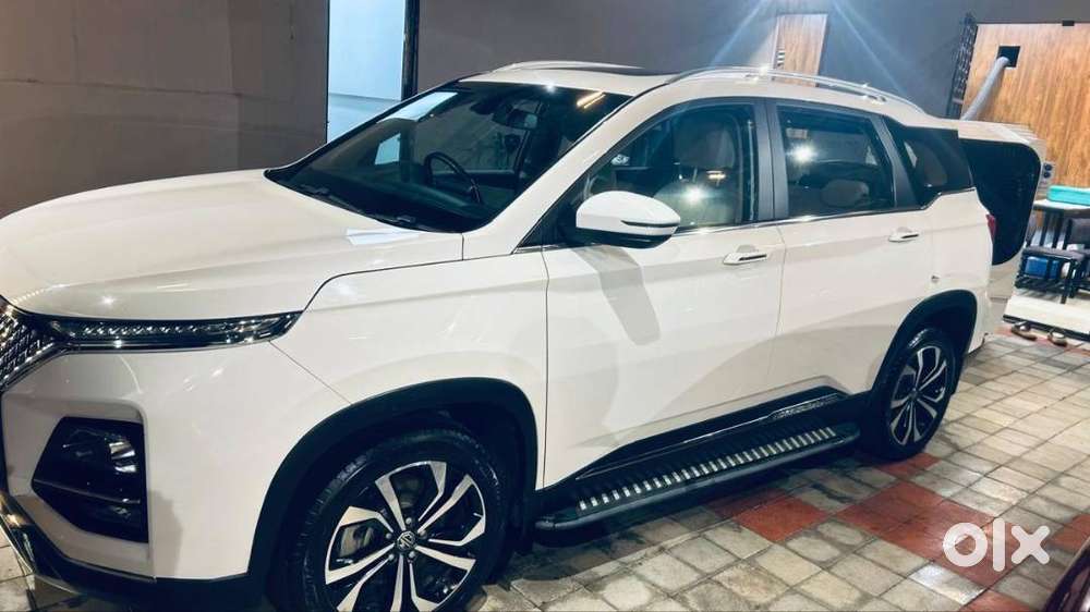 Mg Hector 2025 Petrol 16490 Km Driven