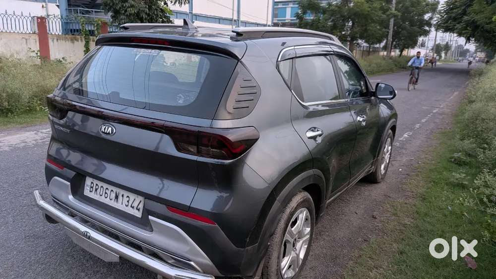Kia Sonet
Model - 2020 December 
Fuel - Diesel
Sunroof Available